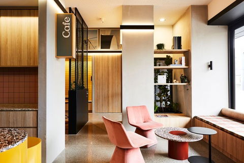 Lanbruk Apartment Hotel-Richomnd Hill - Holiday Sunshine Coast 2