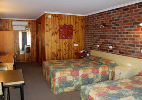 Riverland Motel - Sunshine Coast Tourism 1