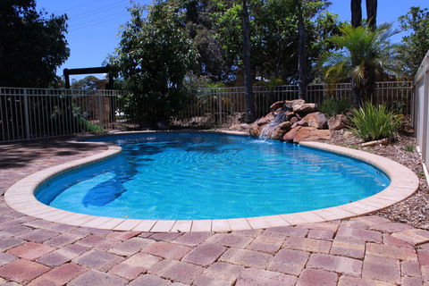 Margaret River Motel - Holiday Sunshine Coast 14