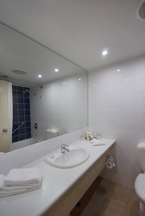 Outback Hotel & Lodge - Sunshine Coast Tourism 3
