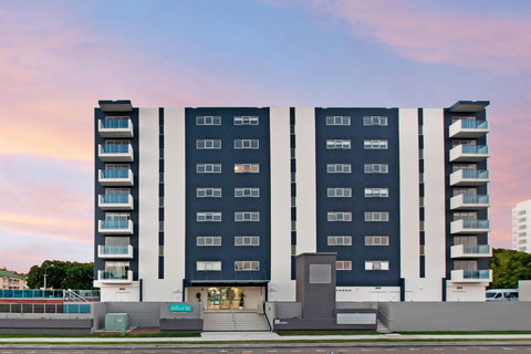 Allure Hotel and Apartments - Holiday Sunshine Coast 0