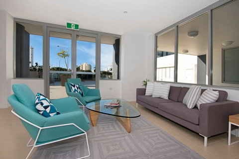 Allure Hotel and Apartments - Holiday Sunshine Coast 1