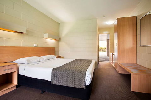 Dalrymple Motel - Sunshine Coast Tourism 4