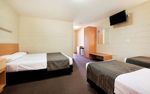 Dalrymple Motel - Sunshine Coast Tourism 6