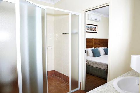 Kimberley Hotel - Sunshine Coast Tourism 4