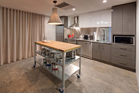 Zara Tower Serviced Apartments - Sunshine Coast Tourism 9