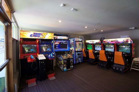 Nightcap At High Flyer Hotel - Holiday Sunshine Coast 2