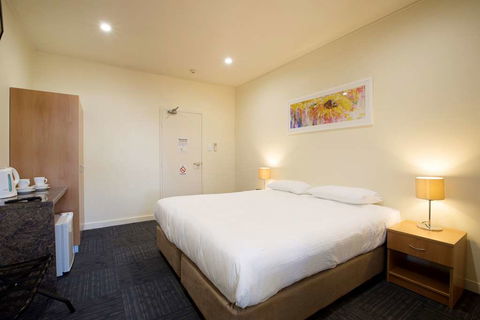 Nightcap At High Flyer Hotel - Holiday Sunshine Coast 6