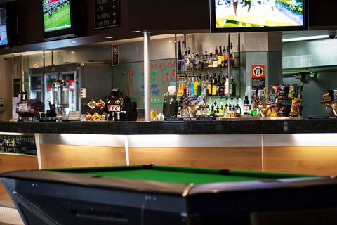 Nightcap At High Flyer Hotel - Holiday Sunshine Coast 9