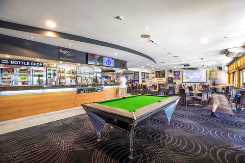 Nightcap At High Flyer Hotel - Holiday Sunshine Coast 14