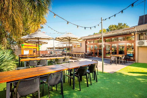Nightcap At High Flyer Hotel - Holiday Sunshine Coast 17