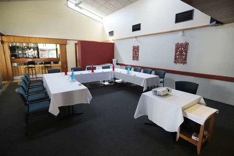 Emerald Central Hotel - Holiday Sunshine Coast 8