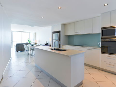 Grand Mercure Apartments Bargara - Sunshine Coast Tourism 4
