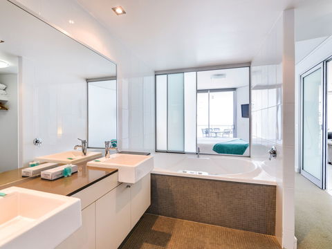 Grand Mercure Apartments Bargara - Sunshine Coast Tourism 6