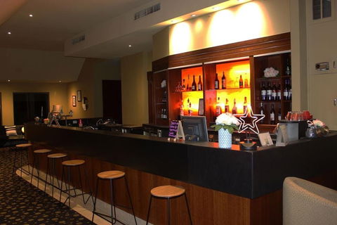 Swan Hill Resort - Sunshine Coast Tourism 0