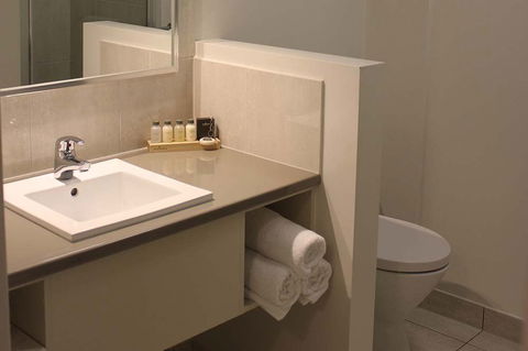 Swan Hill Resort - Sunshine Coast Tourism 1