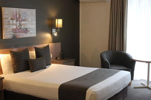 Swan Hill Resort - Sunshine Coast Tourism 3