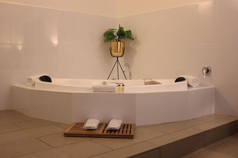 Swan Hill Resort - Sunshine Coast Tourism 8