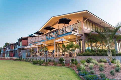 Onslow Beach Resort - Sunshine Coast Tourism 2