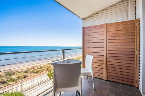 Onslow Beach Resort - Sunshine Coast Tourism 13
