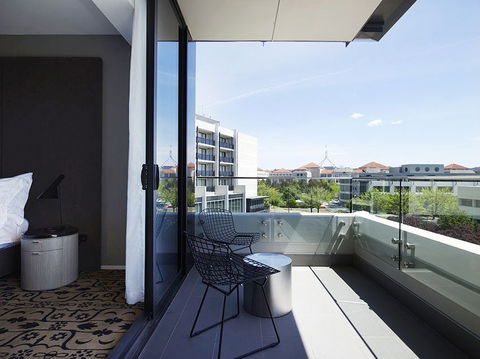 Burbury Hotel - Sunshine Coast Tourism 3
