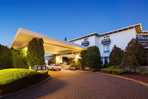 Ramada By Wyndham Diplomat Canberra - Holiday Sunshine Coast 0