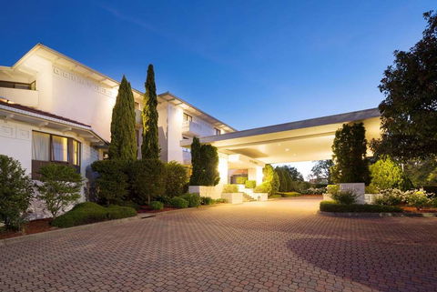 Ramada By Wyndham Diplomat Canberra - Holiday Sunshine Coast 1