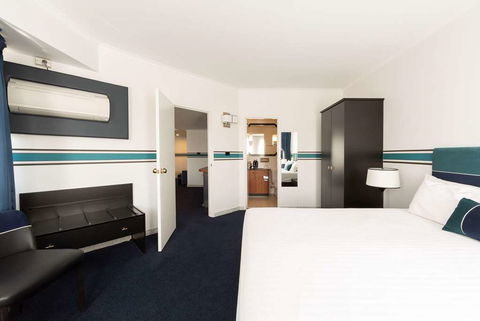 Ramada By Wyndham Diplomat Canberra - Holiday Sunshine Coast 2