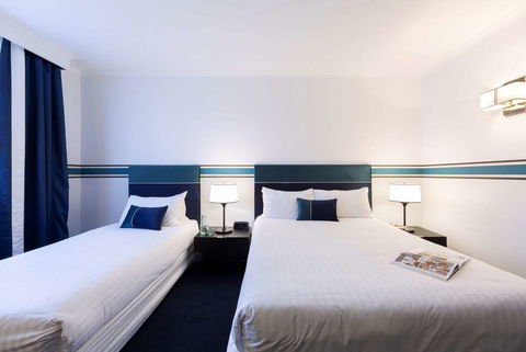 Ramada By Wyndham Diplomat Canberra - Holiday Sunshine Coast 5