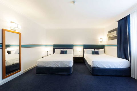 Ramada By Wyndham Diplomat Canberra - Holiday Sunshine Coast 7