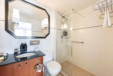 Ramada By Wyndham Diplomat Canberra - Holiday Sunshine Coast 10