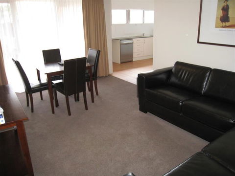 Forrest Hotel & Apartments - Holiday Sunshine Coast 3