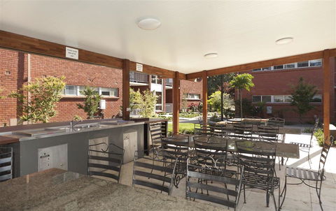 Forrest Hotel & Apartments - Holiday Sunshine Coast 8