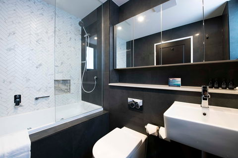Holiday Inn Stes Parramatta Mar - Sunshine Coast Tourism 5