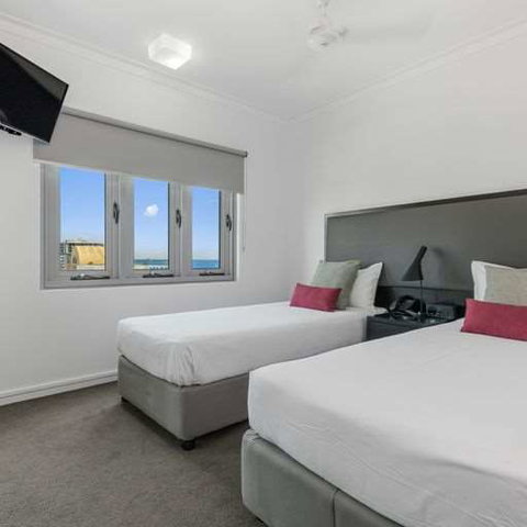 H on Mitchell Apartment Hotel - Sunshine Coast Tourism 4