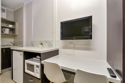 Vitina Studio Motel - Sunshine Coast Tourism 12