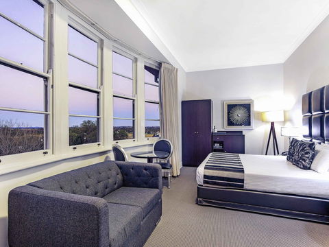 Mercure Monte Pio Hotel & Conference Ctr - Sunshine Coast Tourism 1