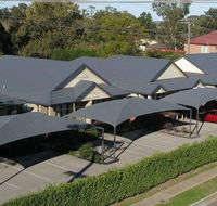 Francis Phillip Motor Inn  The Lodge - Holiday Sunshine Coast
