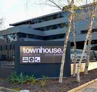 Townhouse Hotel Wagga - Holiday Sunshine Coast