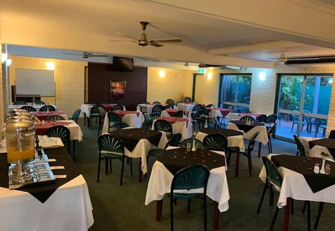 Pine Tree Motel - Sunshine Coast Tourism 2