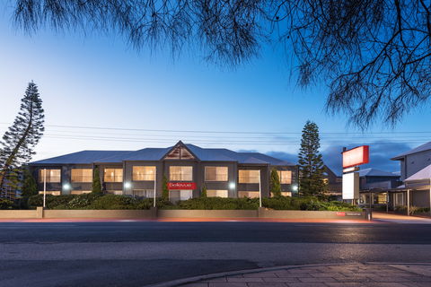 Bellevue On The Lakes - Sunshine Coast Tourism 0