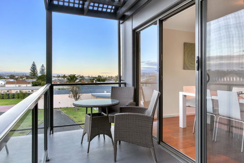 Bellevue On The Lakes - Sunshine Coast Tourism 1