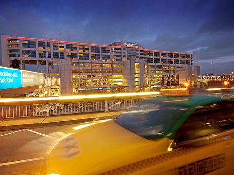 PARKROYAL Melbourne Airport - Sunshine Coast Tourism 0