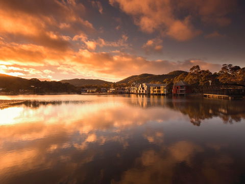 Novotel Lake Crackenback Resort & Spa - Holiday Sunshine Coast 1