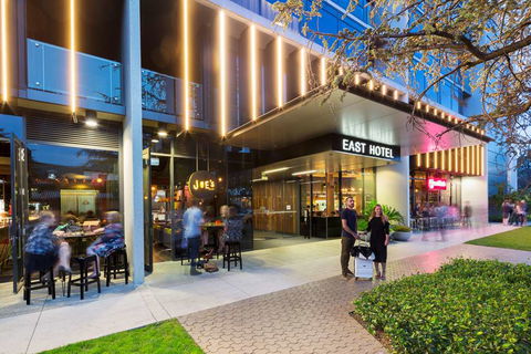 East Hotel - Holiday Sunshine Coast 1