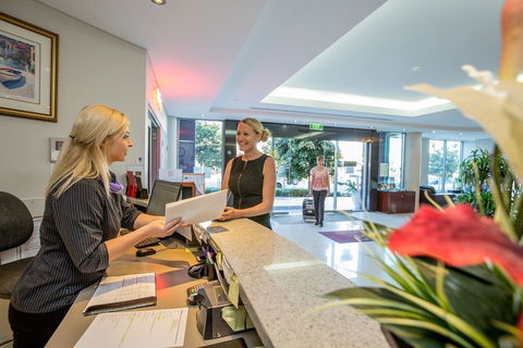 Hotel Gloria - Holiday Sunshine Coast 1