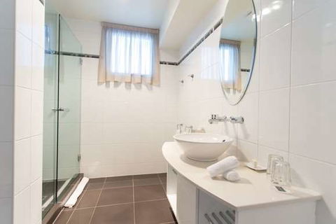 Peppers Seaport Hotel - Sunshine Coast Tourism 2