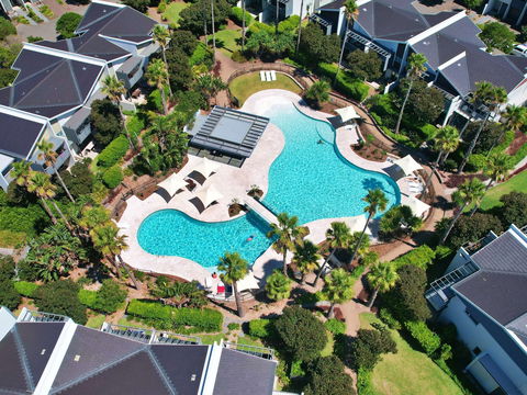 Pullman Magenta Shores Resort - Holiday Sunshine Coast 1