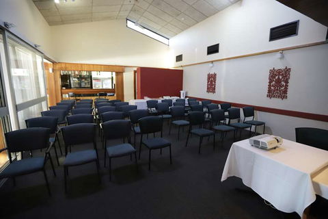 Emerald Central Hotel - Holiday Sunshine Coast 1
