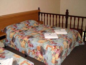 Blue Shades Motel - Sunshine Coast Tourism 1